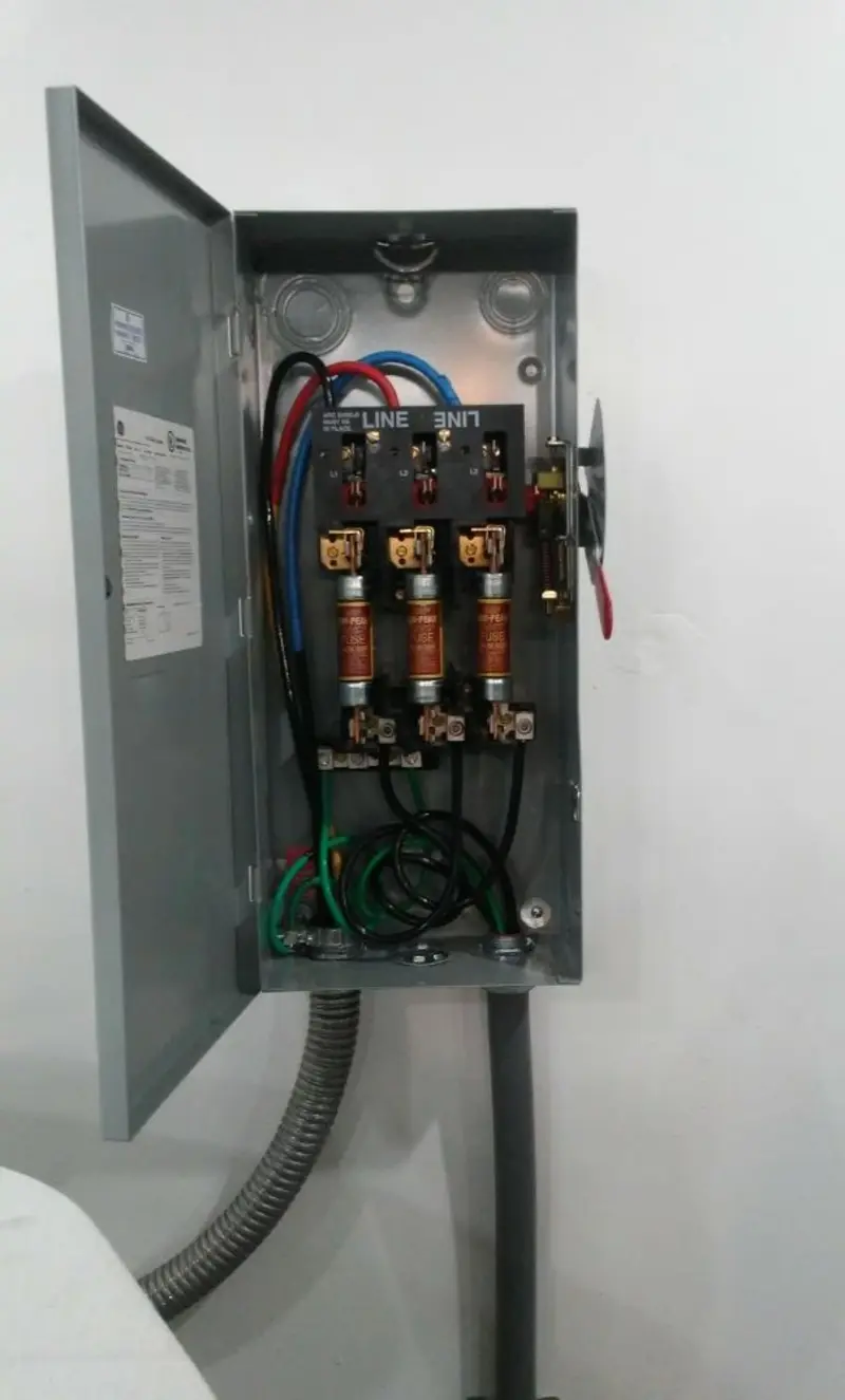 Three-phase disconnect switch installed for Smoke Detector Installation in Swoyersville